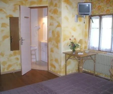 Gite/hotel Rolland * Saint-Vincent-les-Forts